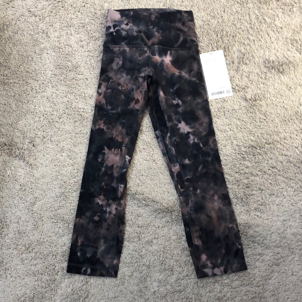 Lululemon crops